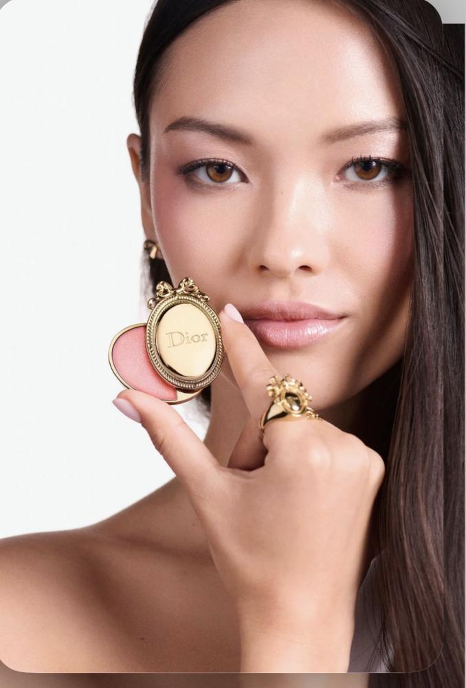 ديور بلسم شفاه لامع كريمي Dior Médaillonبإصدار محدود 001 Crystal Pink
