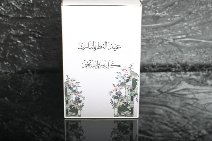 A set of (12) diffusers with candles, with the theme color chosen upon request.