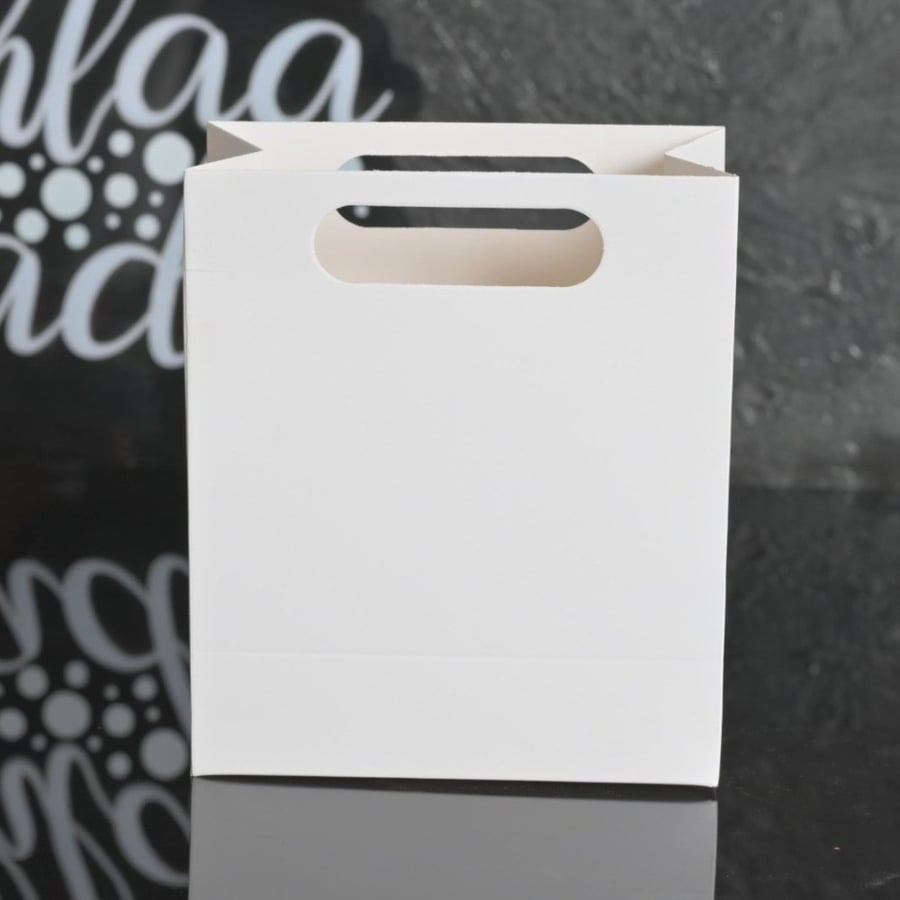A set of (12) bags with an elegant reinforced handle, 15*10*6 cm