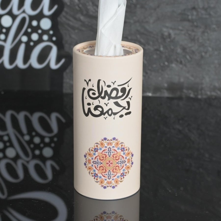 مجموعه (12)  مناديل اسطواني عبارة رمضان يجمعناا6*16سم