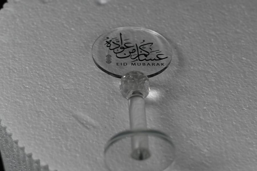 استاند زجاج بي عبارة عساكم من عوادة