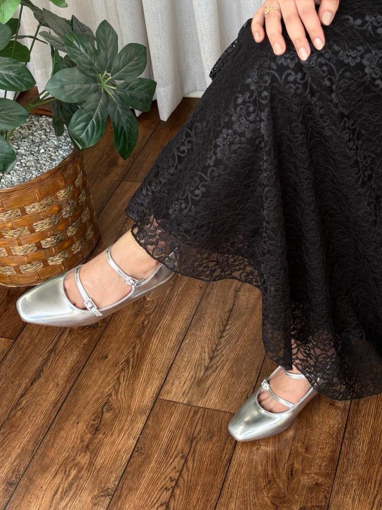 Heeled shoes