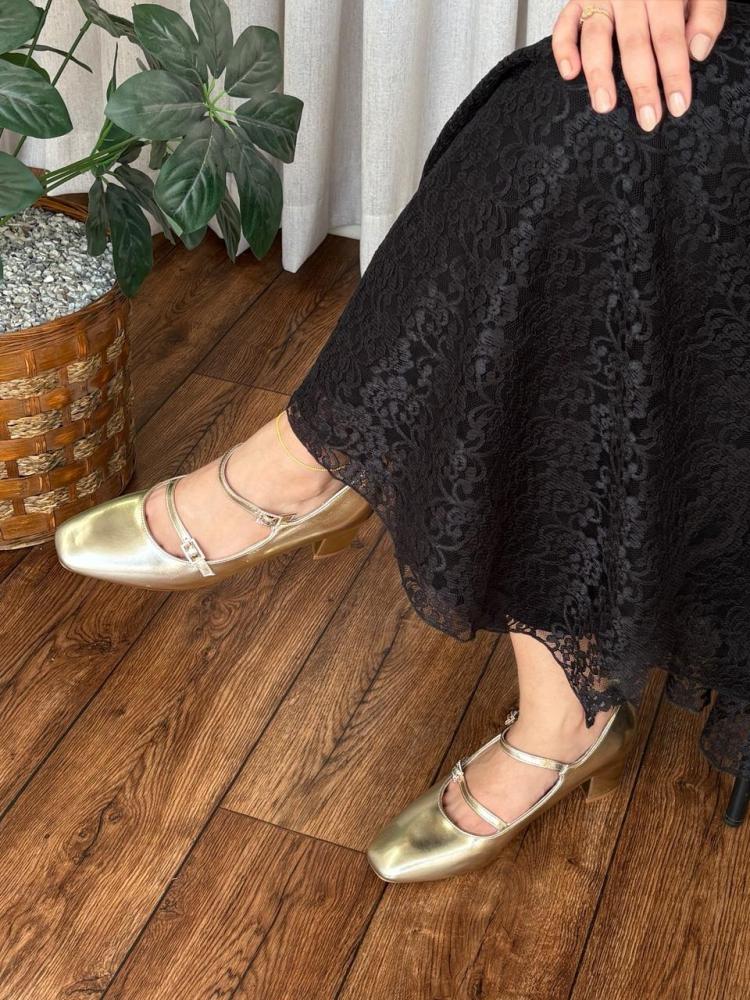 Heeled shoes