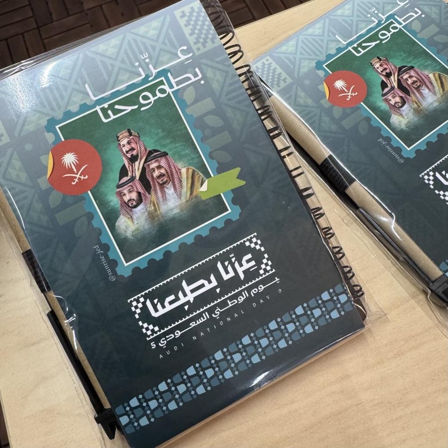 دفتر ملاحظات مع قلم