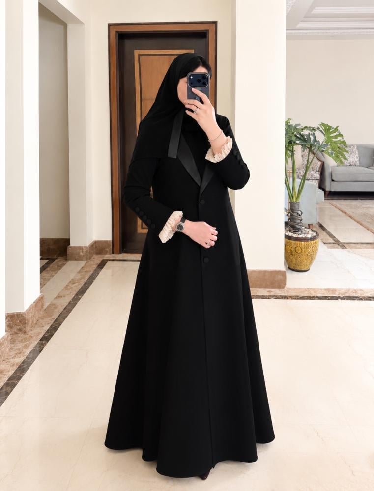 بليزر اسود بتفاصيل ناعمه للاكمام بخامة الكريب