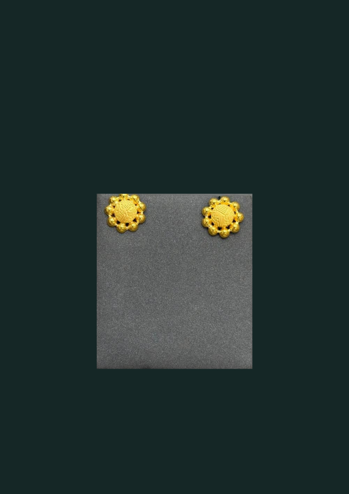 Half a 21-karat set weight 7.44