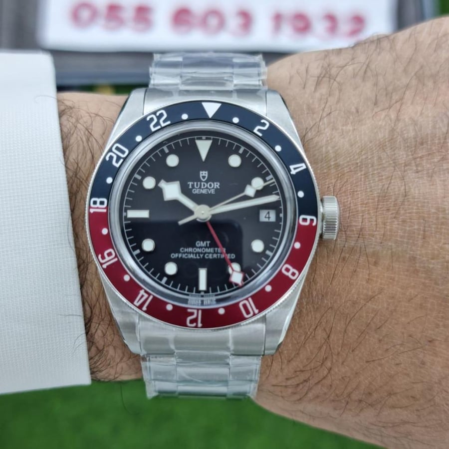 ساعة تيودور بلاك باي GMT أسود