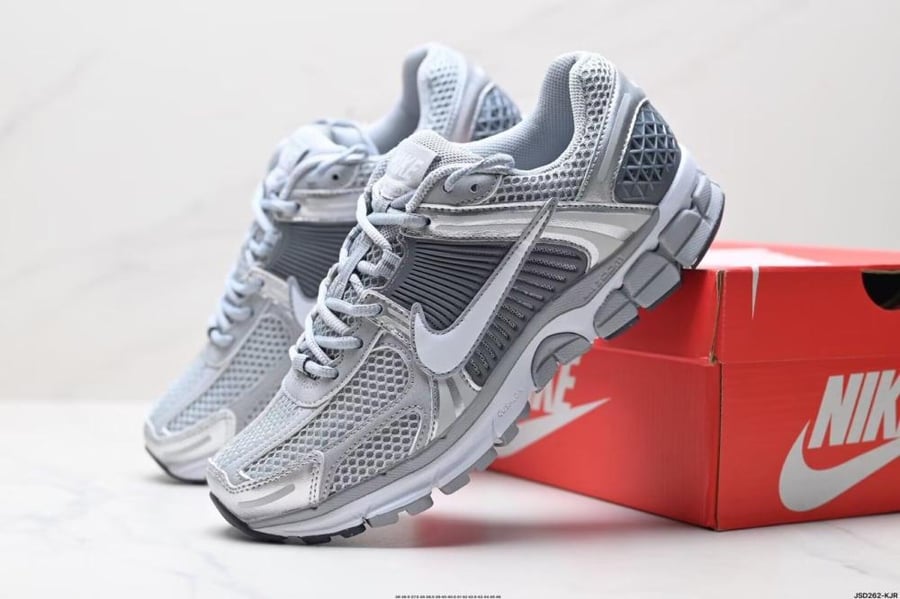 Nike Air Zoom Vomero 5