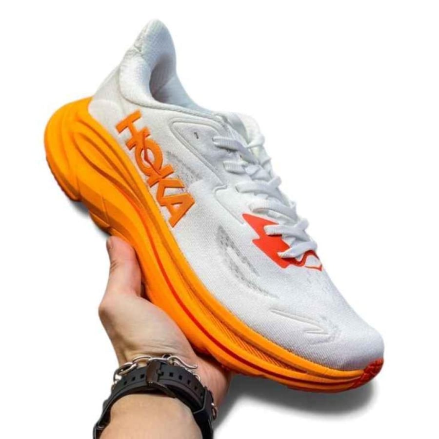 HOKA Clifton 10