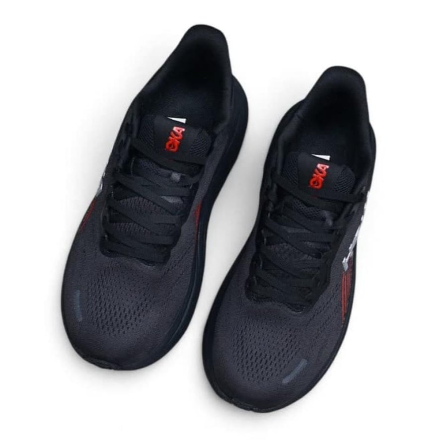 HOKA Clifton 11