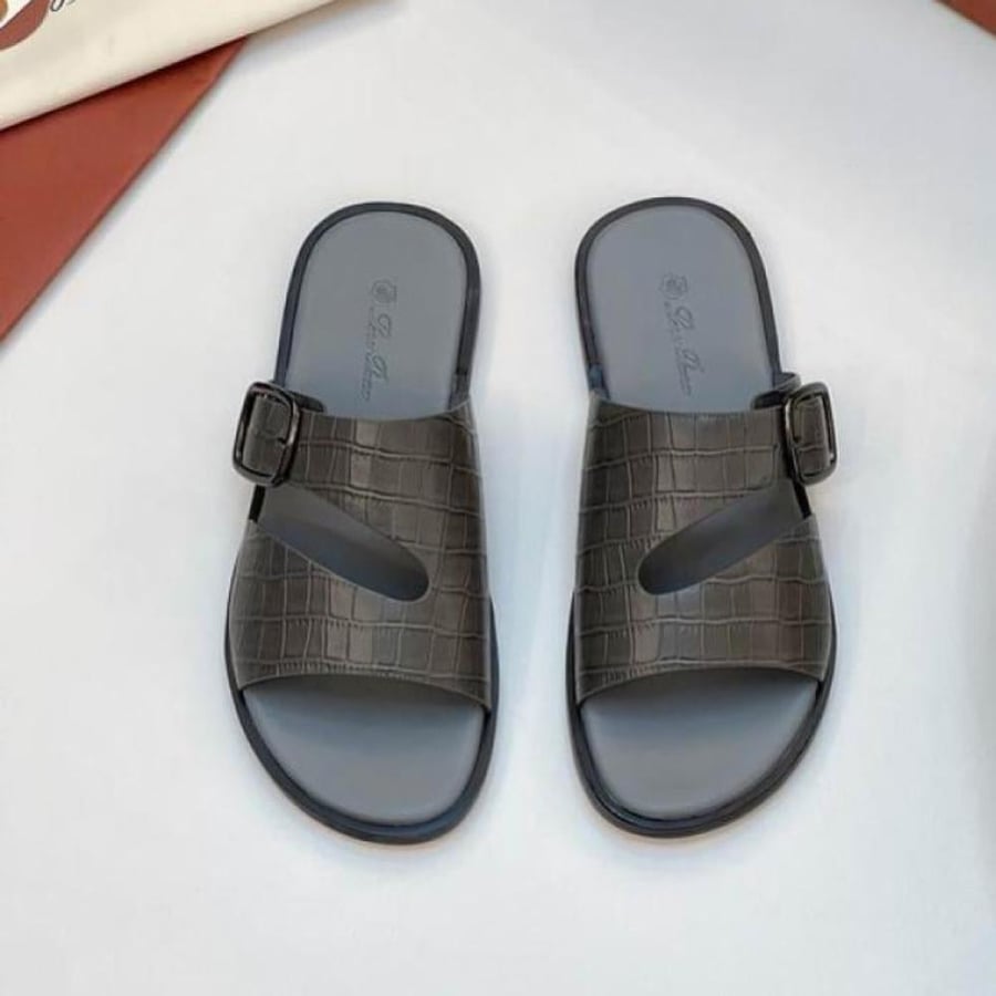 نعال Loro piana
