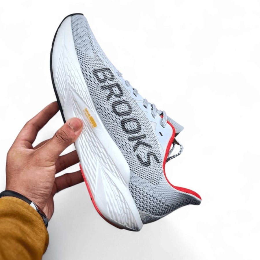Brooks Hyperion Max 2