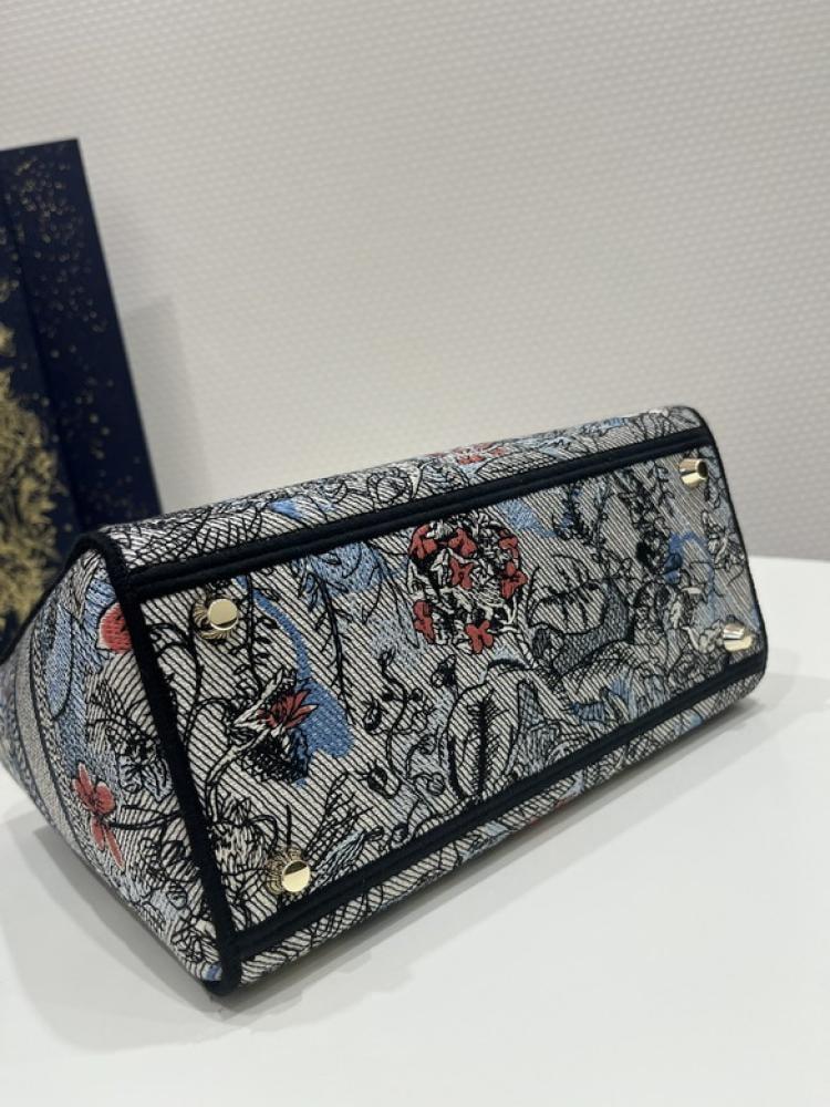 شنطة كريستيان ديور Christian Dior