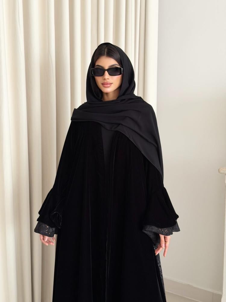 عبايه مخمل و دانتيل كلوش بكم ورده و اطراف دانتيل