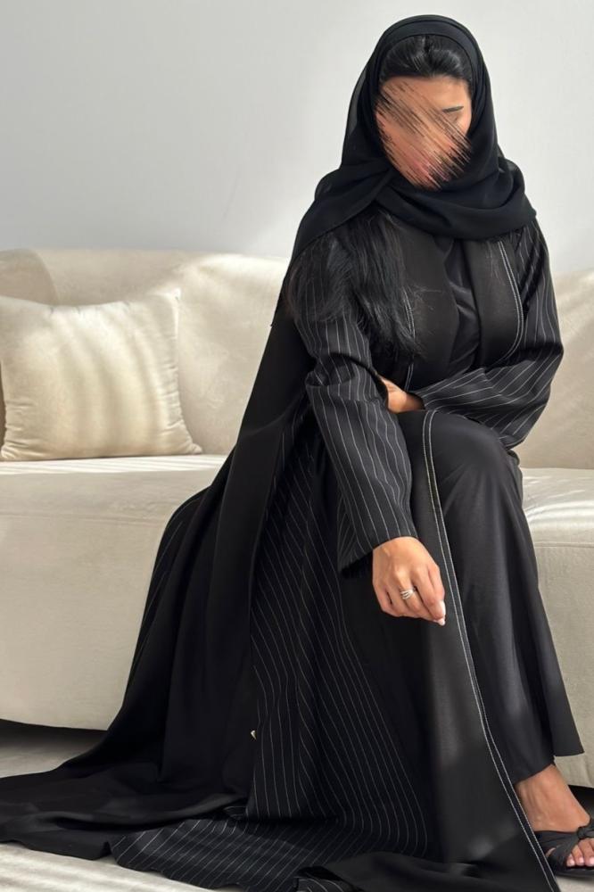 عبايه عملية اسود مقلم و ساده