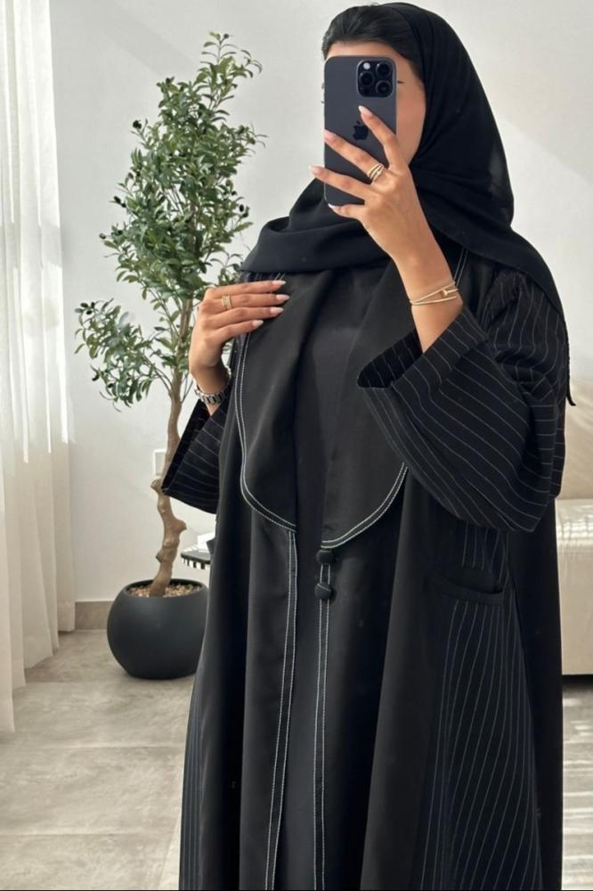 عبايه عملية اسود مقلم و ساده