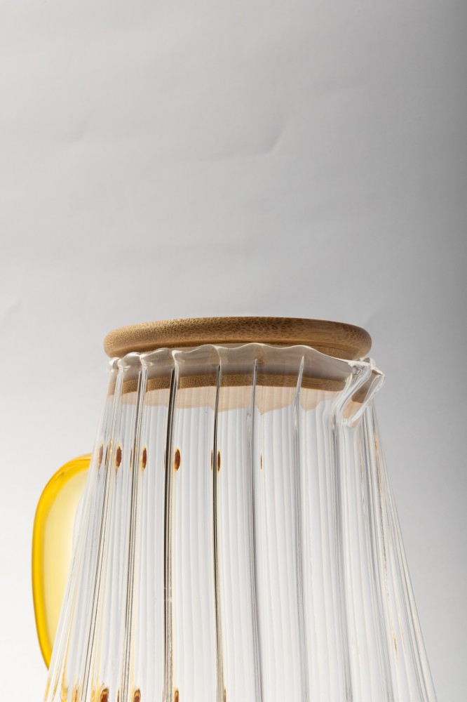 Glass tea cooler resistant to heat in different sizes
