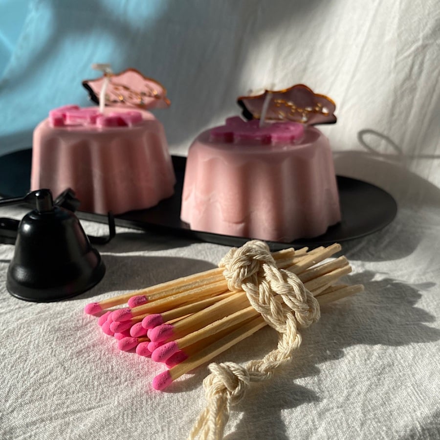 Two candles, hello and welcome