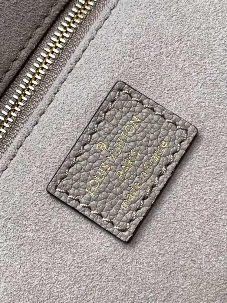 شنطة 25cm 19cm