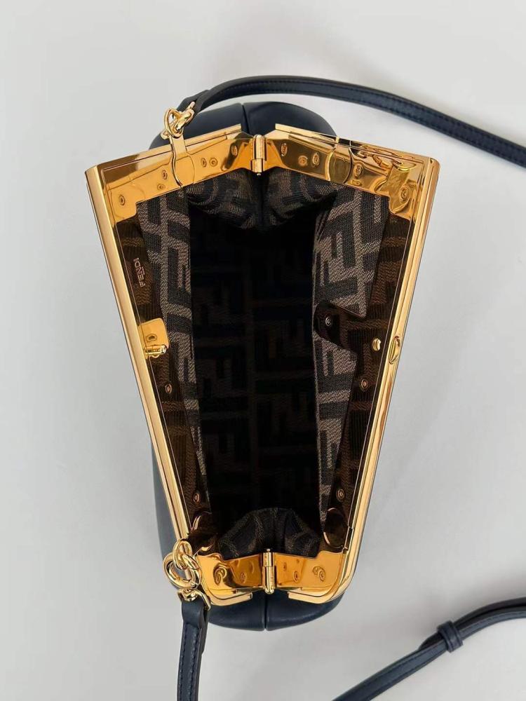 شنطة فندي cm26