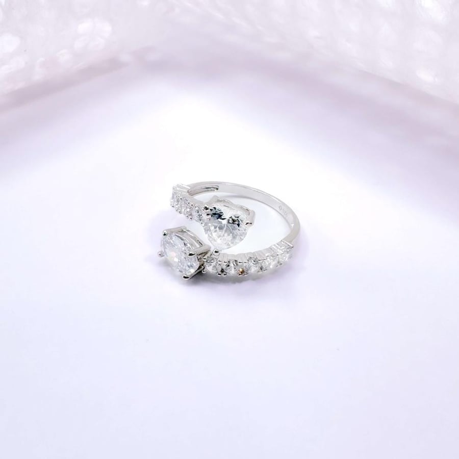 خاتم مزين بحبات الزركون البراقة Silver 925 - Pura