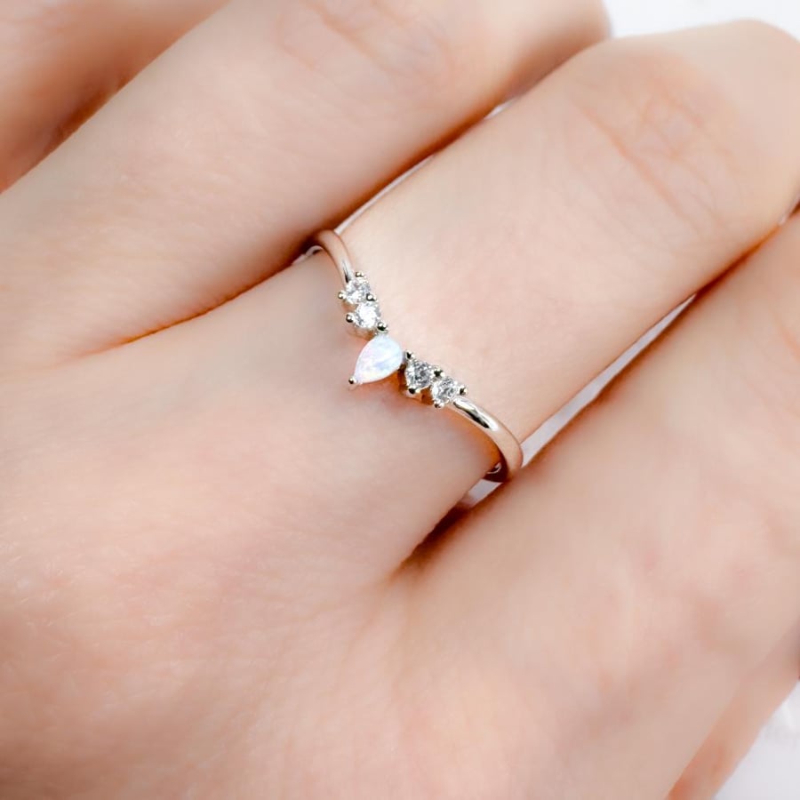 Italian womens 925 silver ring with delicate teardrop zircon design