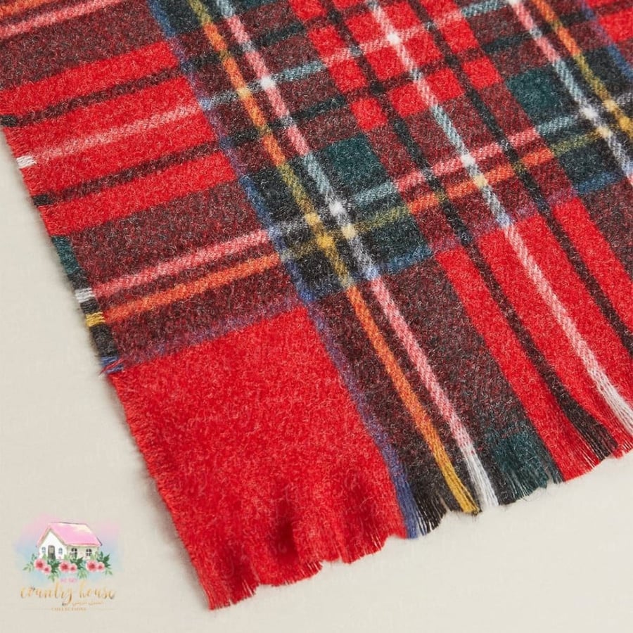 بطانية شتوية حمراء من زارا Zara blanket
