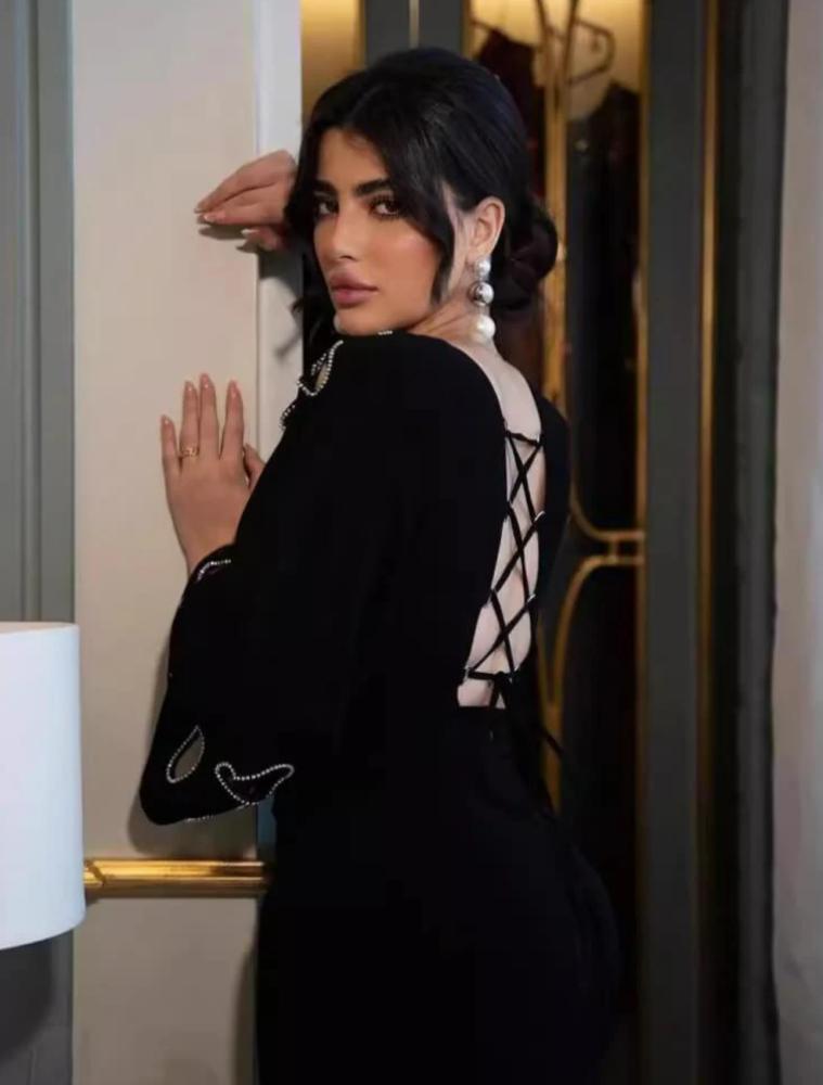 فستان الانيق  مع تطريز يدوي
