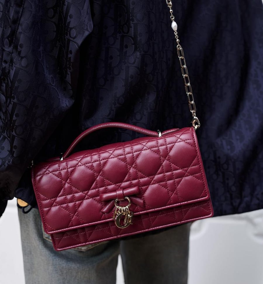 شنطة ديور Dior بفيونكة إصدار 2026 ( عنابي )