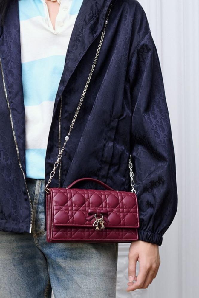 شنطة ديور Dior بفيونكة إصدار 2026 ( عنابي )