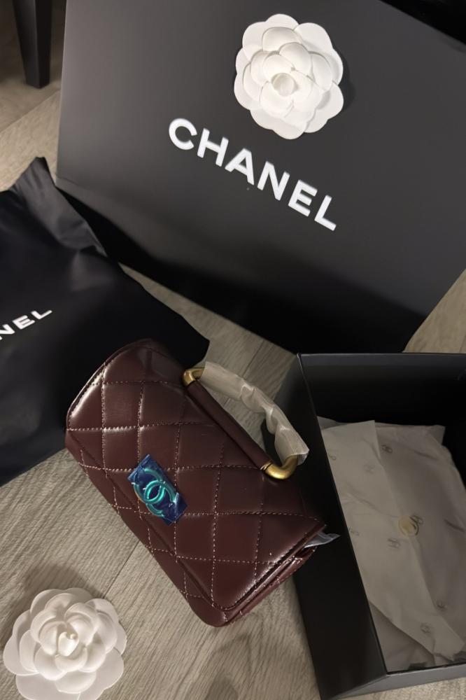 Bag شانيل عنابي شامل الستراب والكيس فقط
