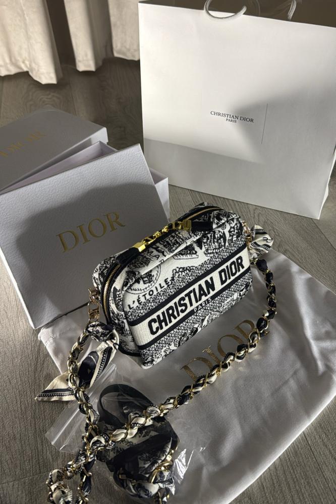 شنطة Dior الأصلية