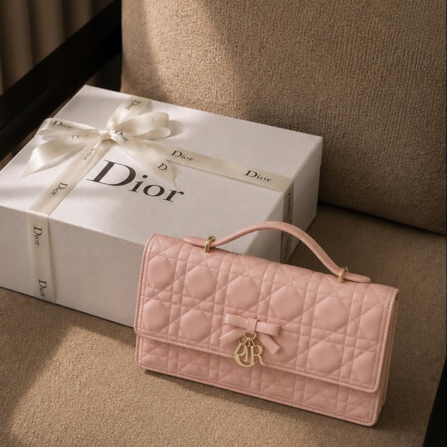شنطة ديور Dior بفيونكة إصدار 2026 ( وردي )