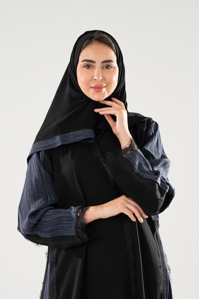 عباية كريب إيطالي أسود بحرير كحلي ودانتيل مع طرحة - كوين