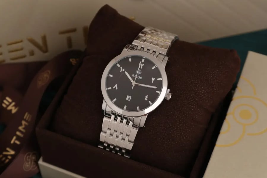 ساعة رجالية SEEN TIME دائرية بأرقام عربية ومؤشر تاريخ وسوار ستانلس ستيل