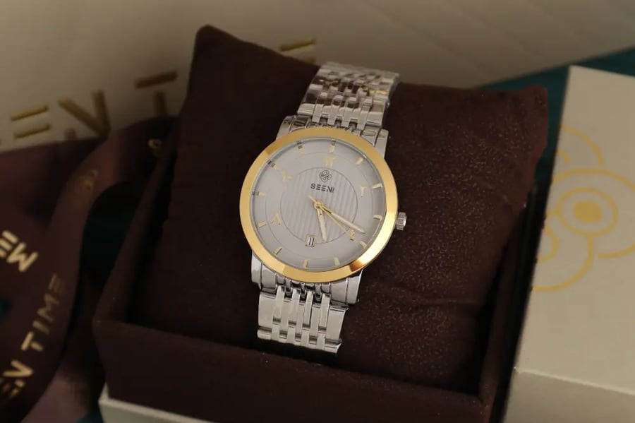 ساعة رجالية SEEN TIME دائرية بأرقام عربية ومؤشر تاريخ وسوار ستانلس ستيل