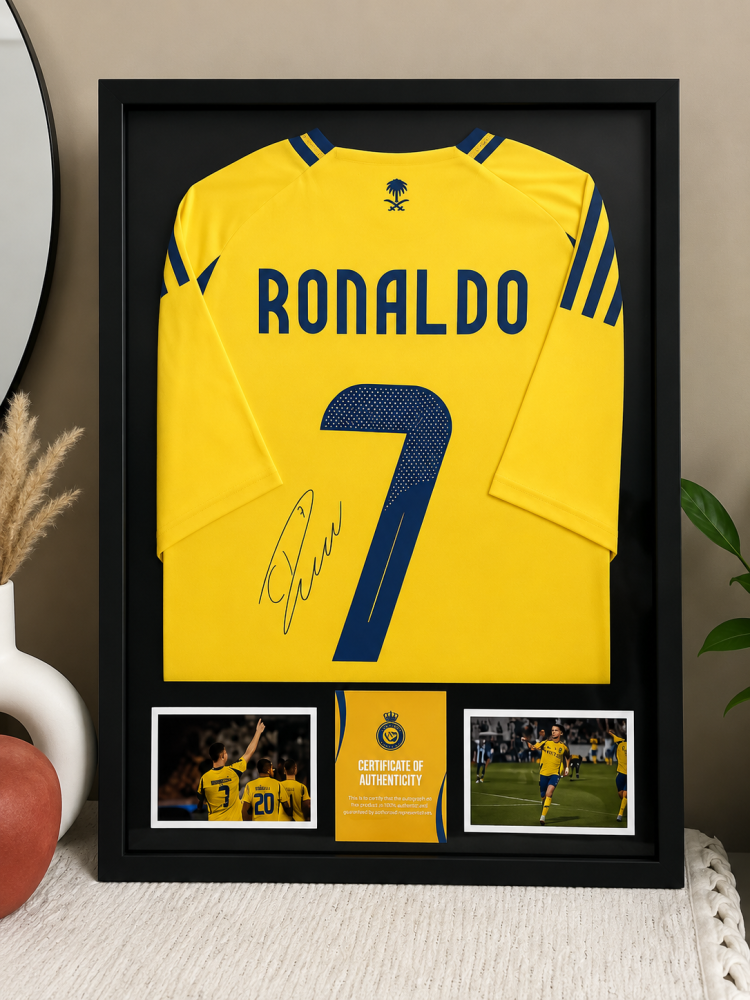 تيشيرت رونالدو بتوقيعه مع النصر موسم 2026 بإطار