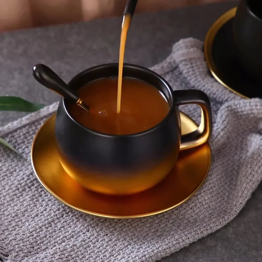 كوب سيراميك صغير متدرج مع طقم صحون