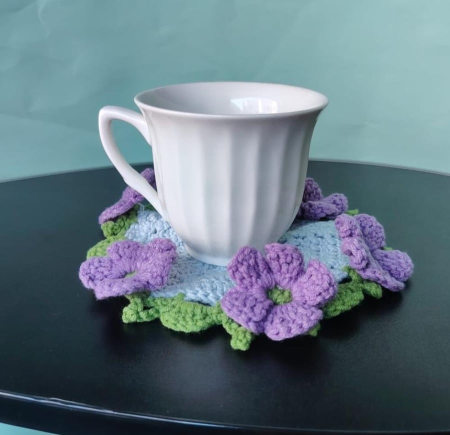 Coffee cup cover with crochet - rose petals