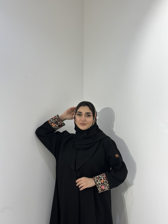 عباية لينا