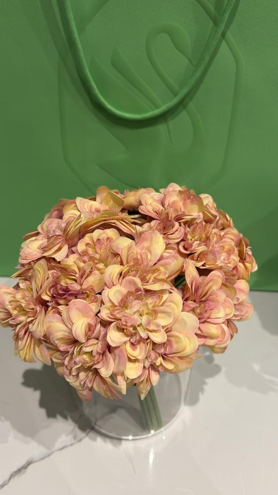 فازة ورد صناعي