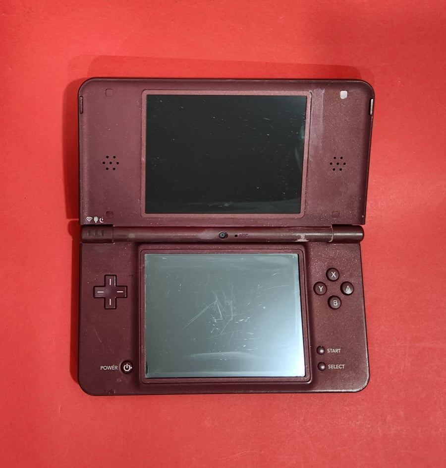 Nintendo DSi XL- Maroon