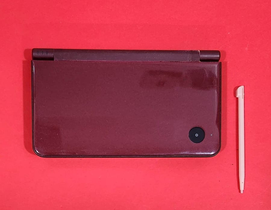 Nintendo DSi XL- Maroon