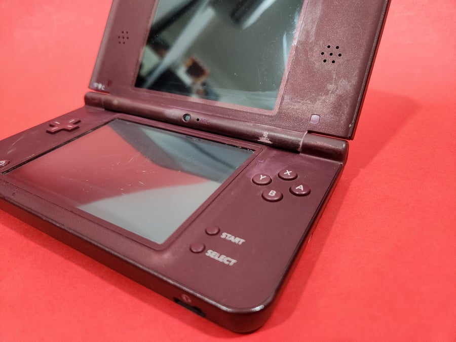 Nintendo DSi XL- Maroon