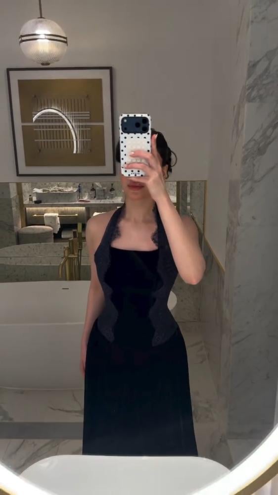 فستان سهرة أسود شتوي من الجوخ والدانتيل الفاخر