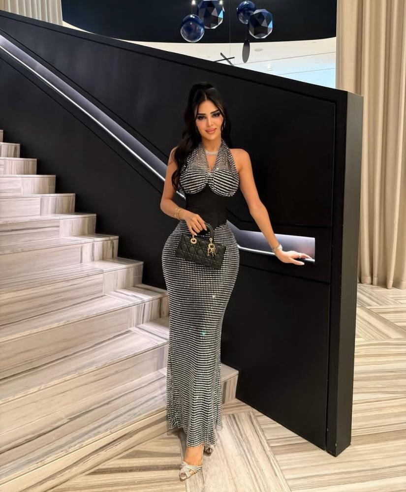 فستان سهرة أسود فاخر من قماش الباربي والتول الشبكي المرصع بالزركون