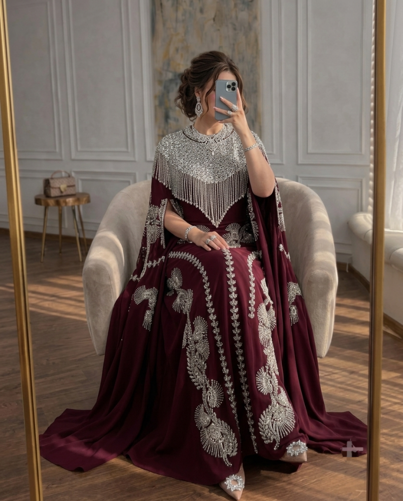 جلابية سهرة فاخرة بتطريز يدوي كريستالي وقماش الشيفون الانسيابي