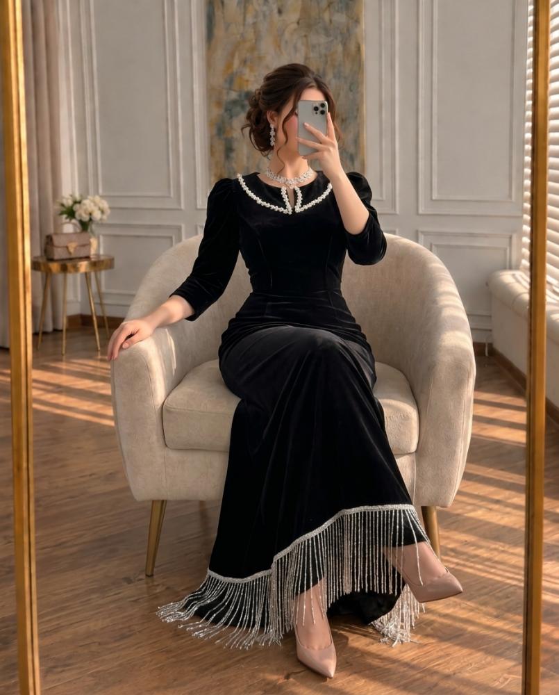 فستان سهرة أسود مخمل جوخ بتطريز خرز وكرستال أنيق