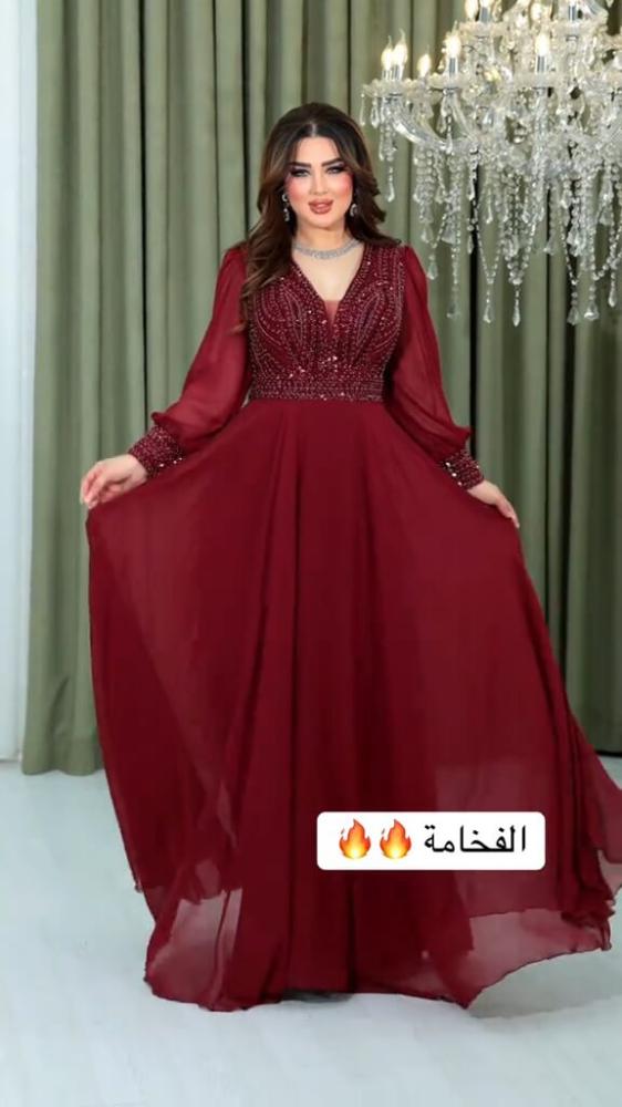 فستان سهرة شيفون مطرز بالكريستال وأكمام طويلة