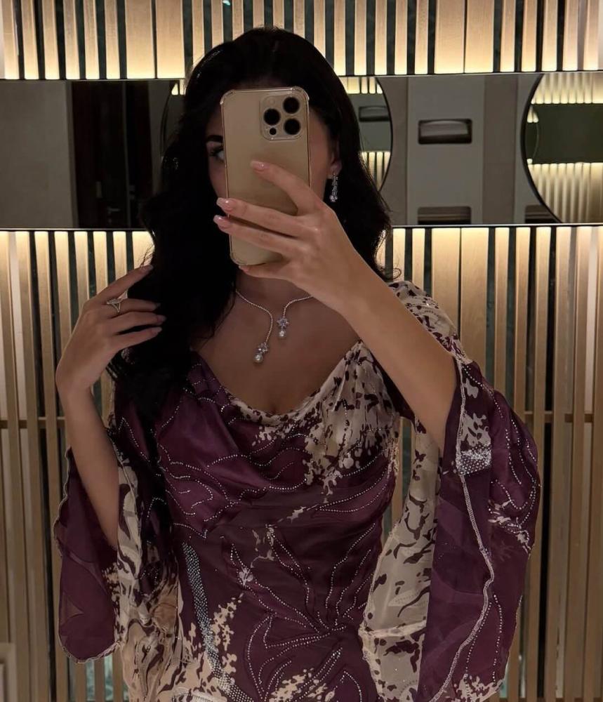 فستان سهره من الحرير الطبيعي ومرصع بالزيركون